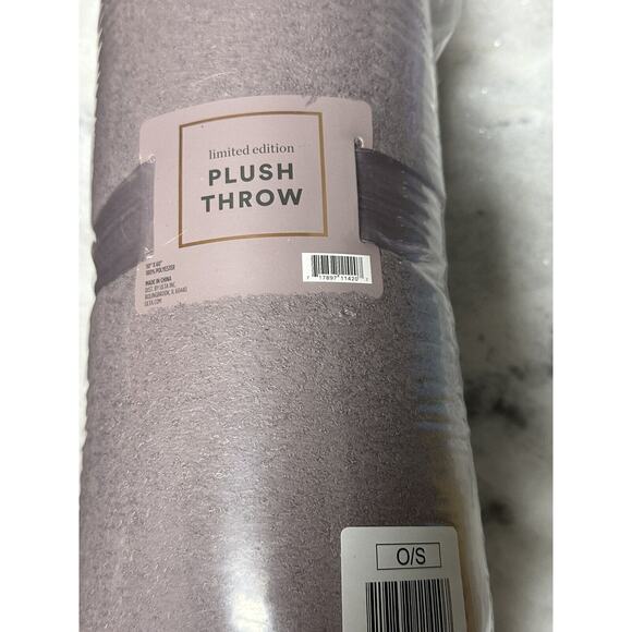 Ulta Beauty Limited Edition Plush Throw Blanket Mauve/Taupe 50” x 60” #B3-3 - Picture 2 of 3